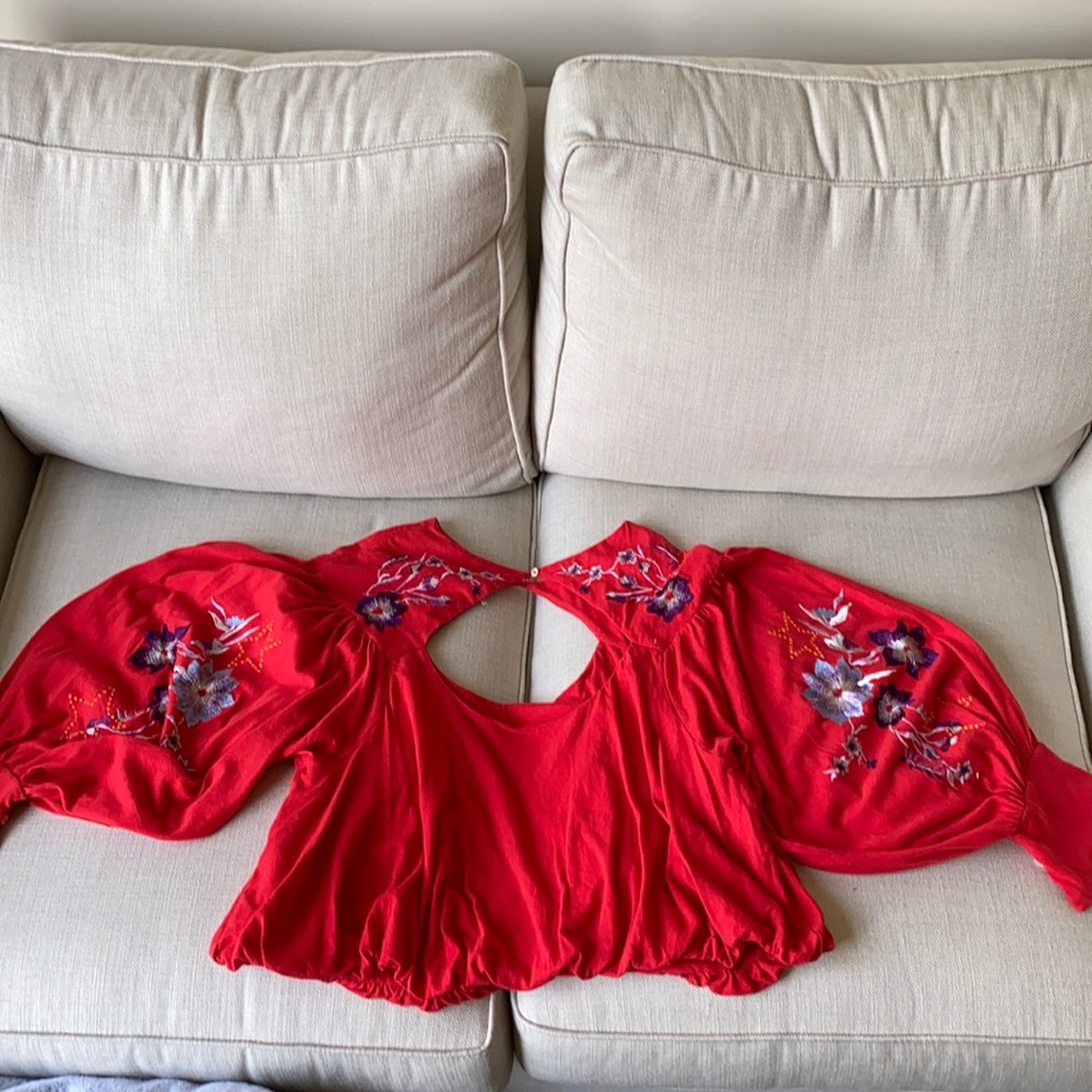 Red blouse - Picture 3 of 9